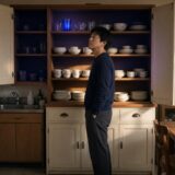 実家に帰るたび青いコップが奥へ